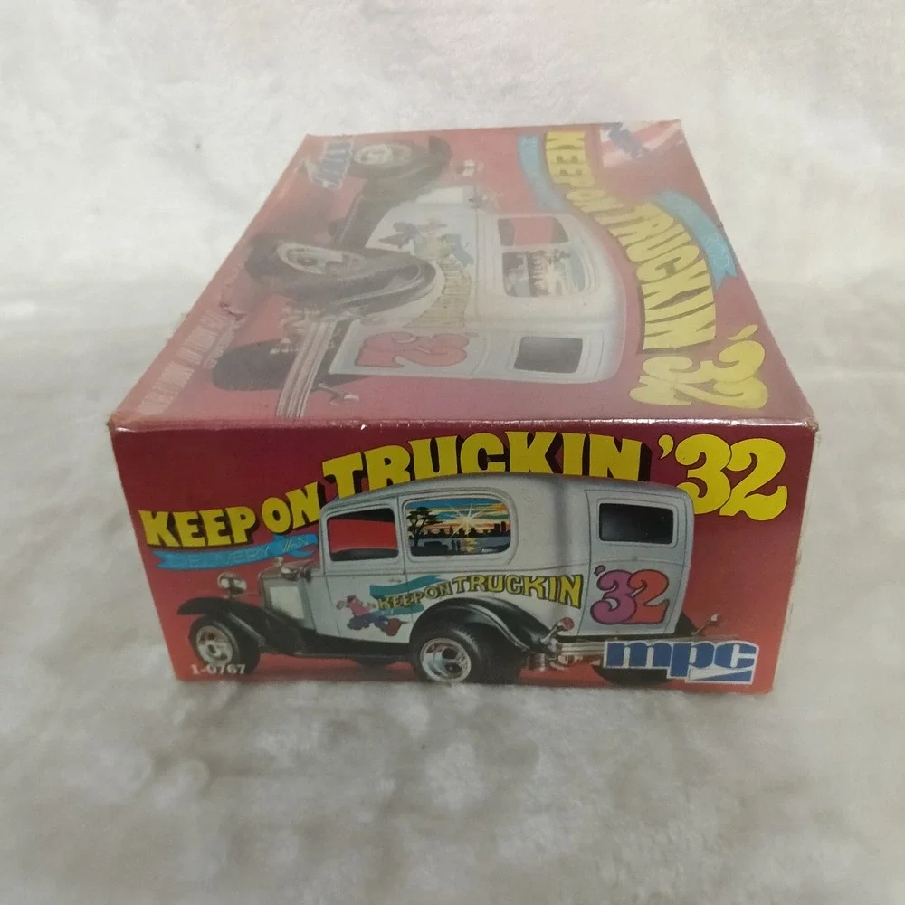 MPC Keep On Truckin 32 Ford Delivery Van 1/25 Model Kit 1-0767 Vintage Rod
